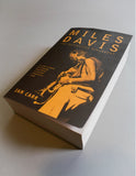 IAN CARR : MILES DAVIS THE DEFINITIVE BIOGRAPHY [HarperCollins Publishers]